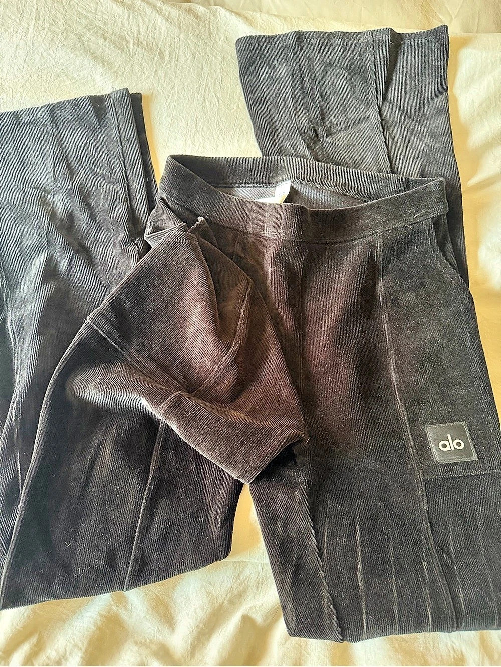 Alo Wide Leg Pants in Black Like New